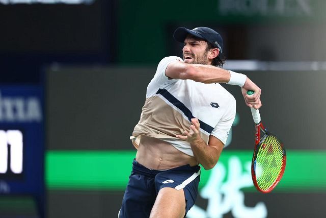 日晚, 或拉伸左腿